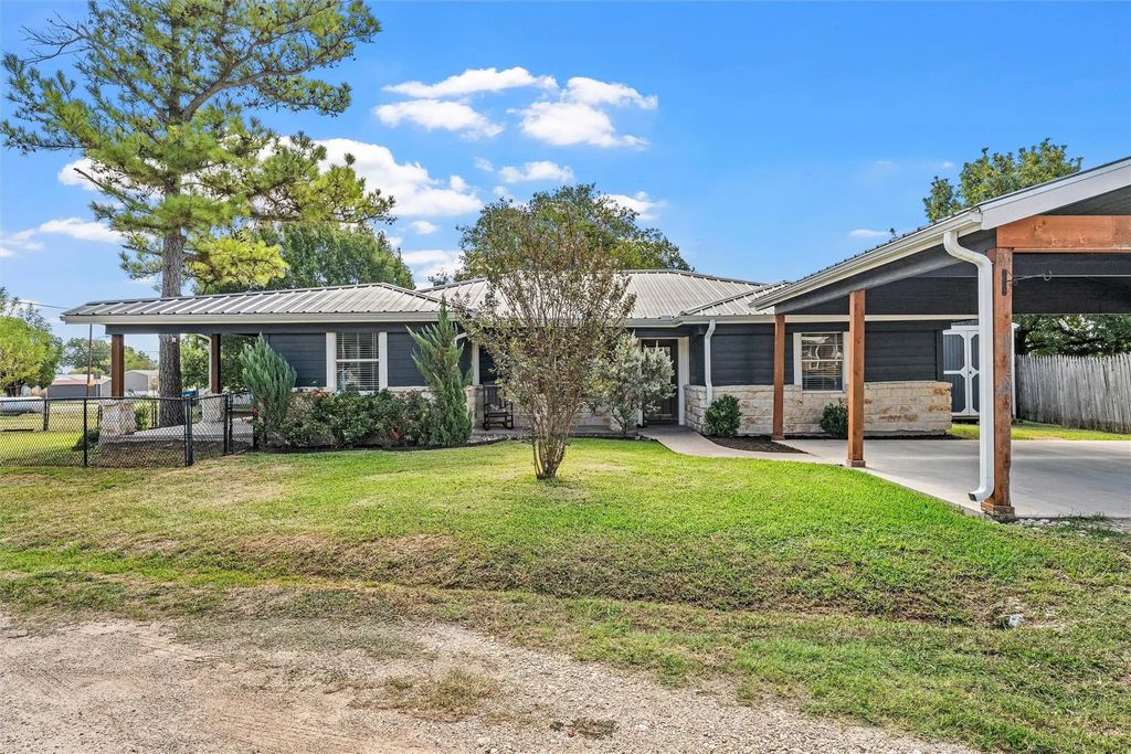 111 N Morgan Street W, Mount Calm