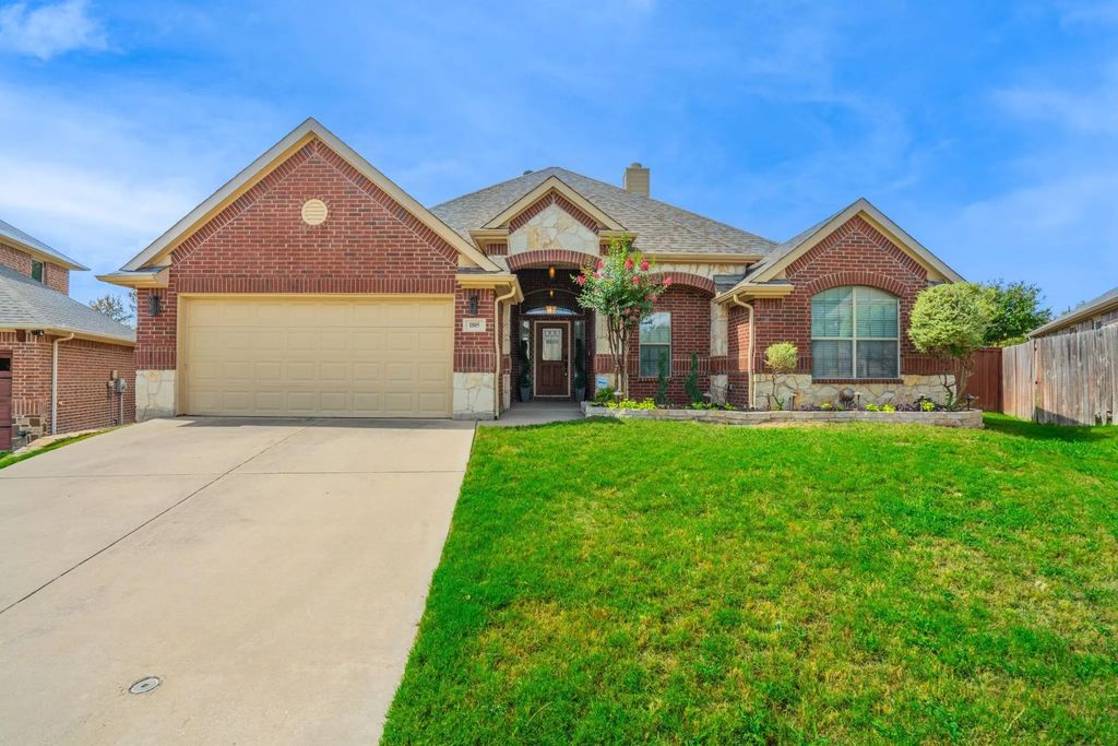 1805 Vista Royale Court, Fort Worth