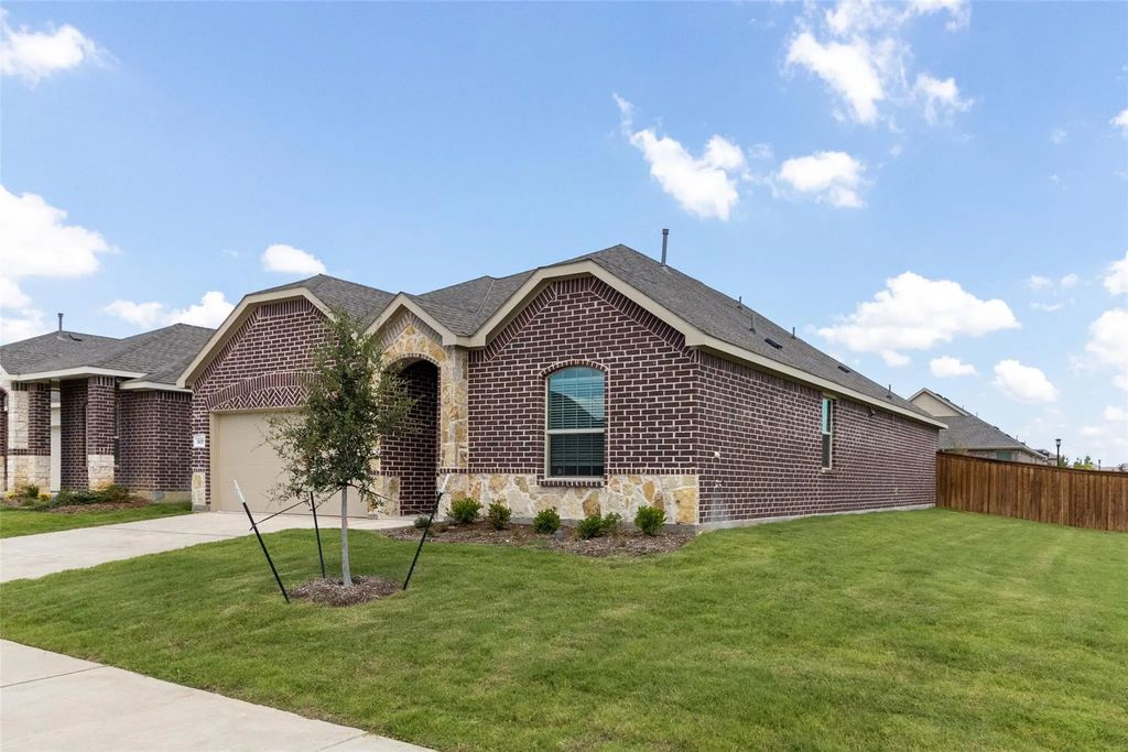 1837 Lake Grove Drive, Little Elm