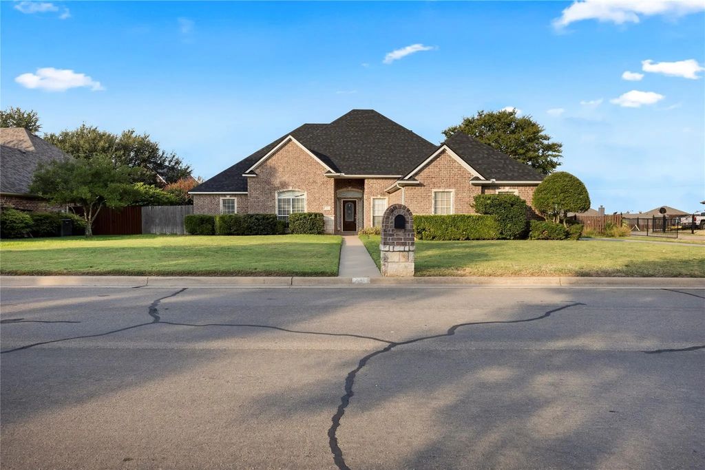 706 Meadowview, Cleburne