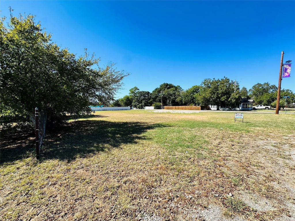 825 N Main Street, Cross Plains