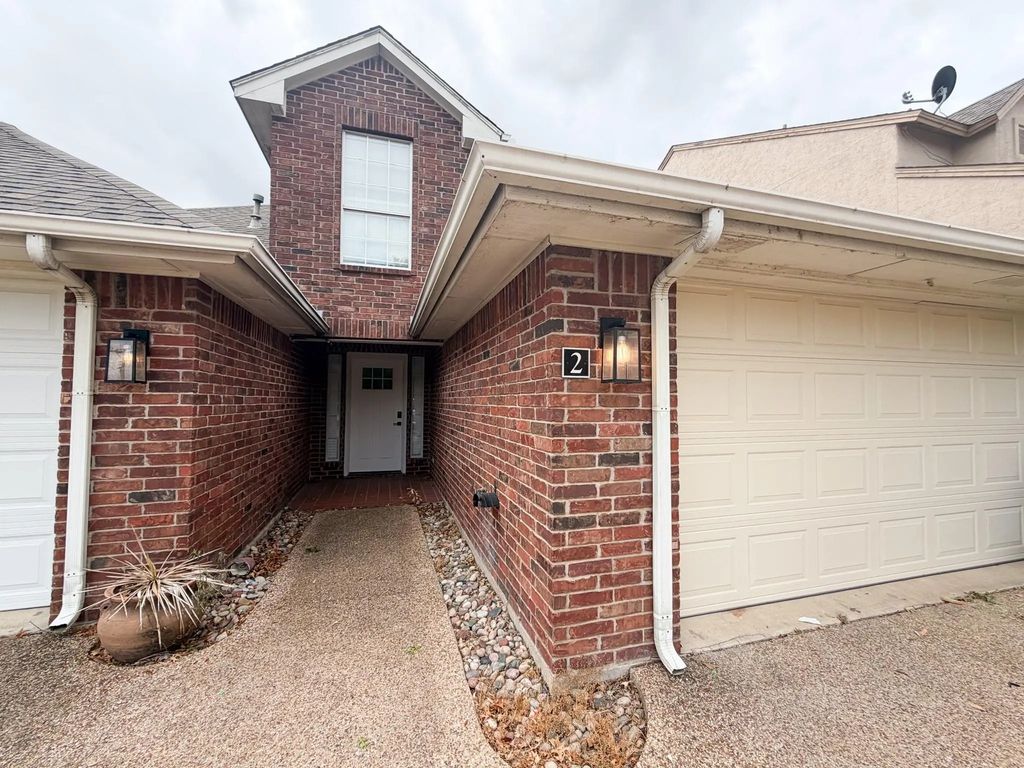 2 Country Club Place, Waxahachie