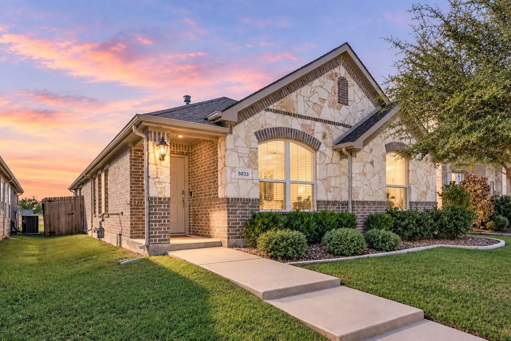 5833 Dew Plant Way, Fort Worth