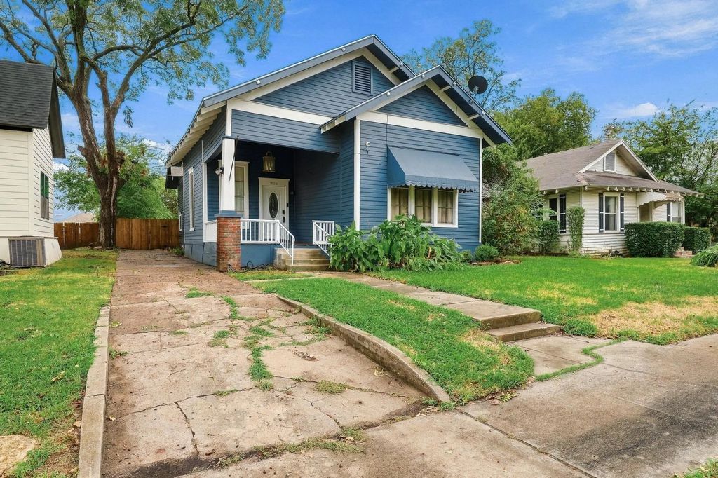 806 W Gandy Street, Denison