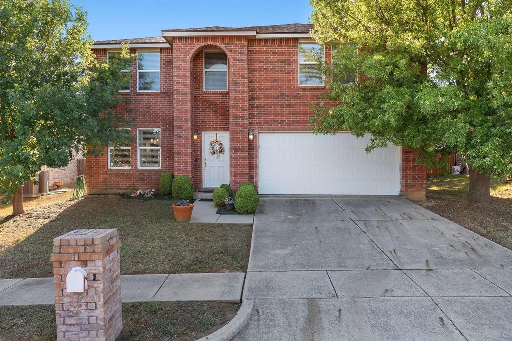 6308 St James Place, Denton
