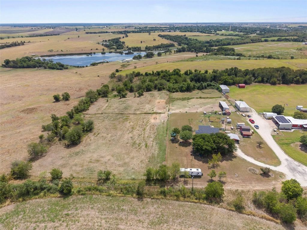 140 Private Road 801, Lott