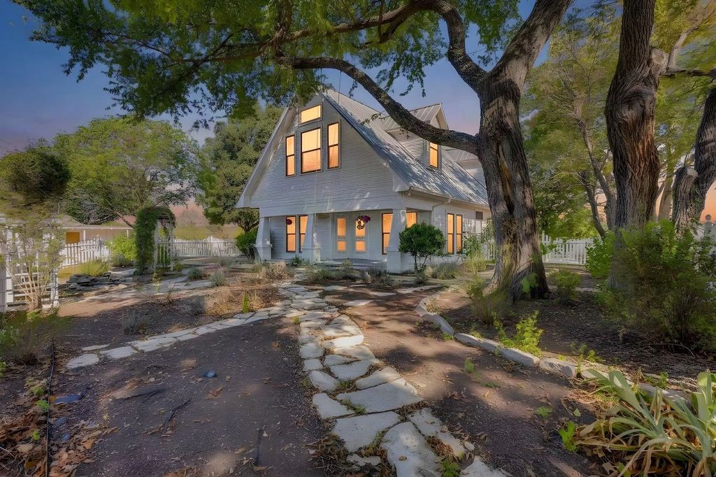 1590 Airport Road, Aledo