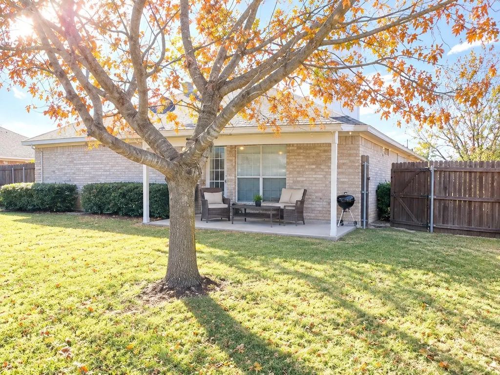 1007 Miles Avenue, Burleson