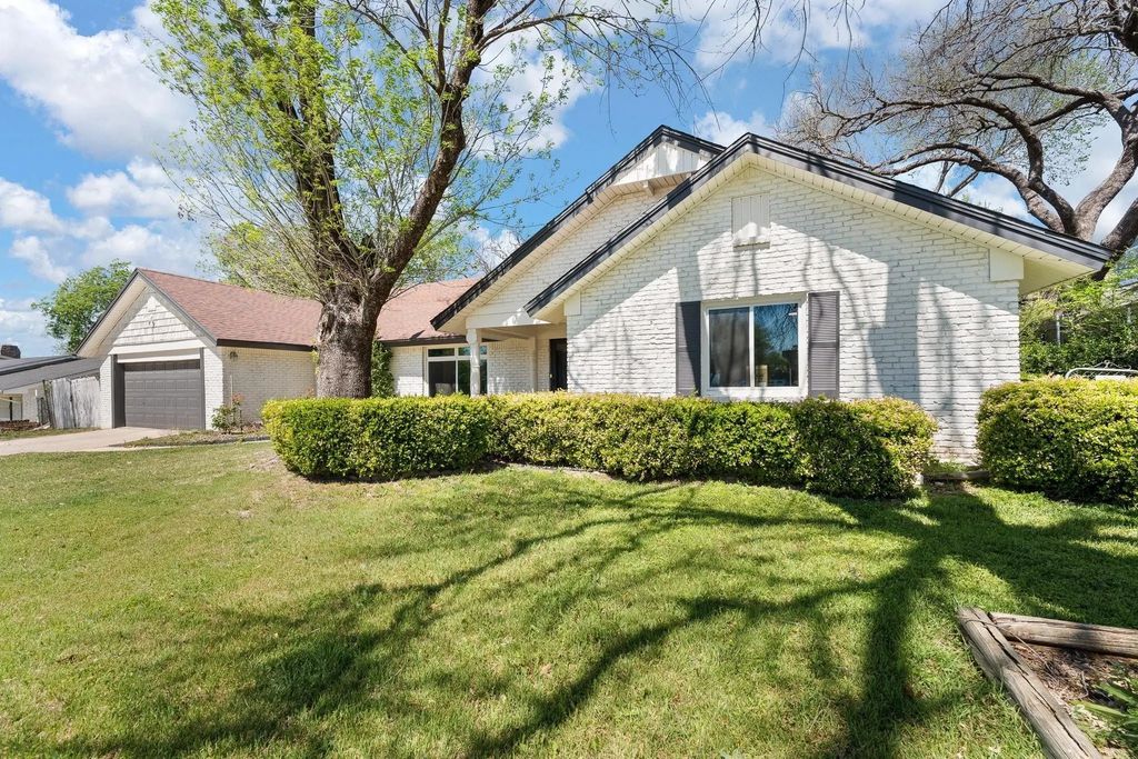 8116 Bangor Drive, Benbrook