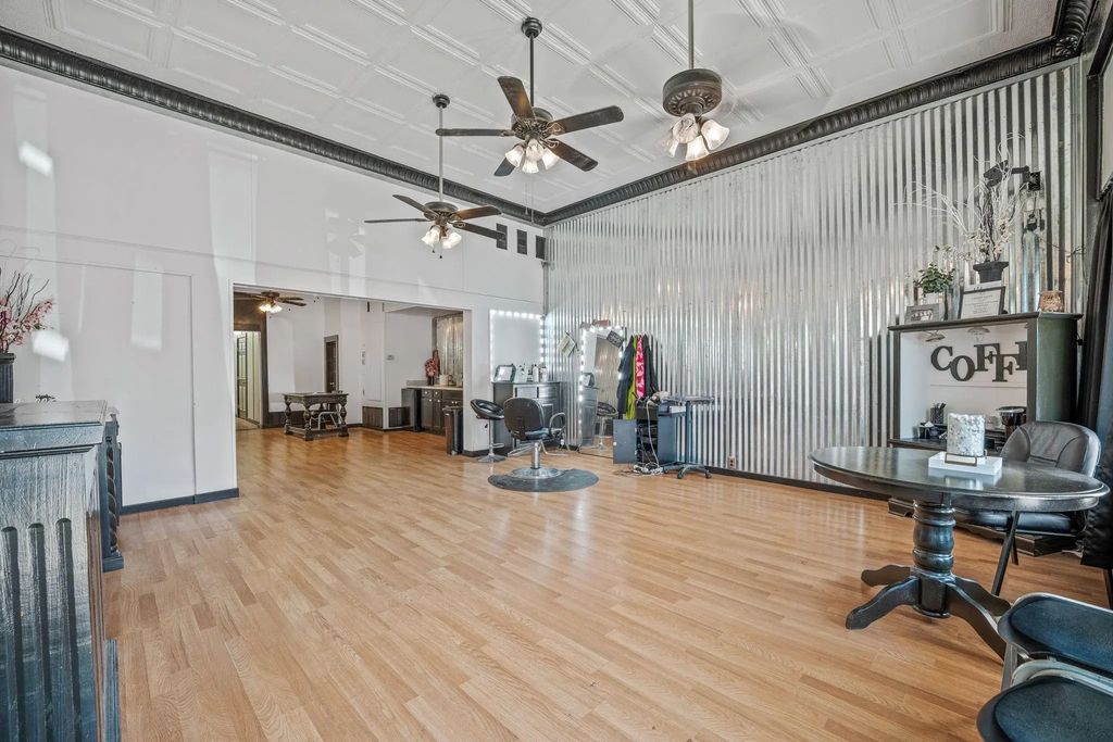 140 S Texas Street, De Leon