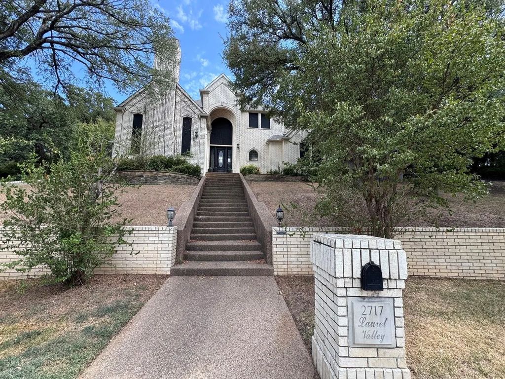 2717 Laurel Valley Lane, Arlington
