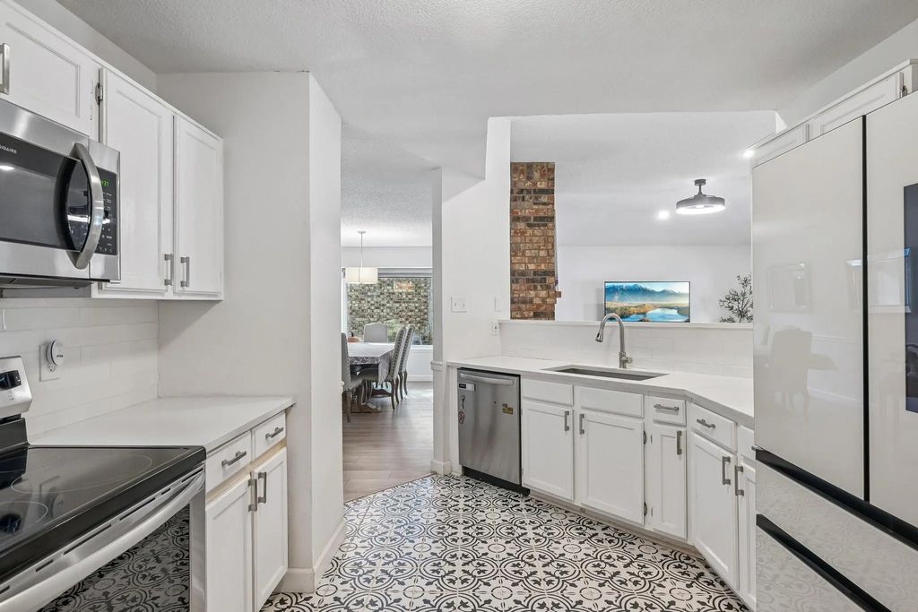 322 Valley Spring Drive, Arlington
