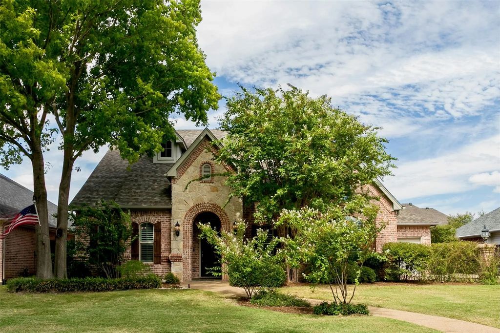 13825 E Riviera Drive, Fort Worth