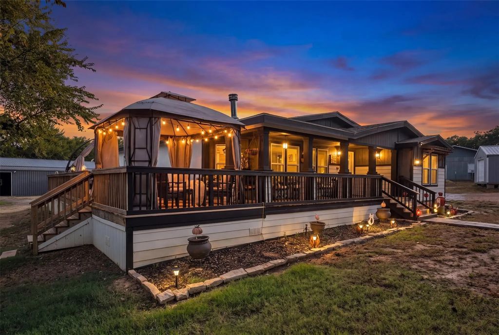2421 N County Road 810, Alvarado