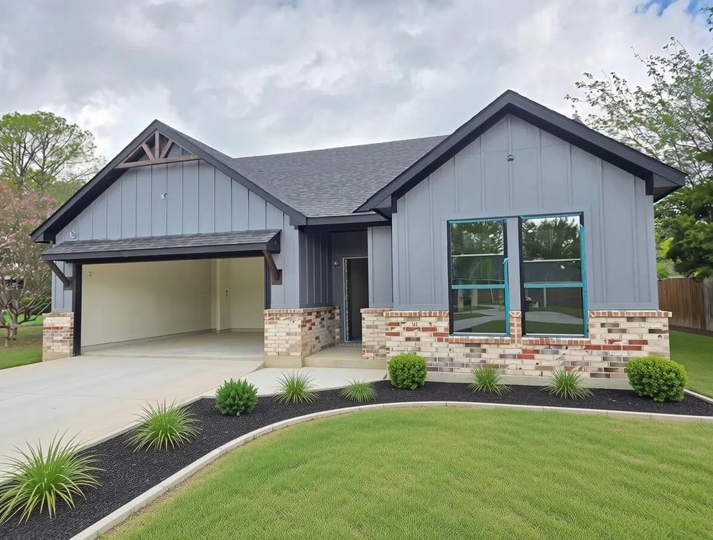 106 Meadow Heath Drive, Gun Barrel City