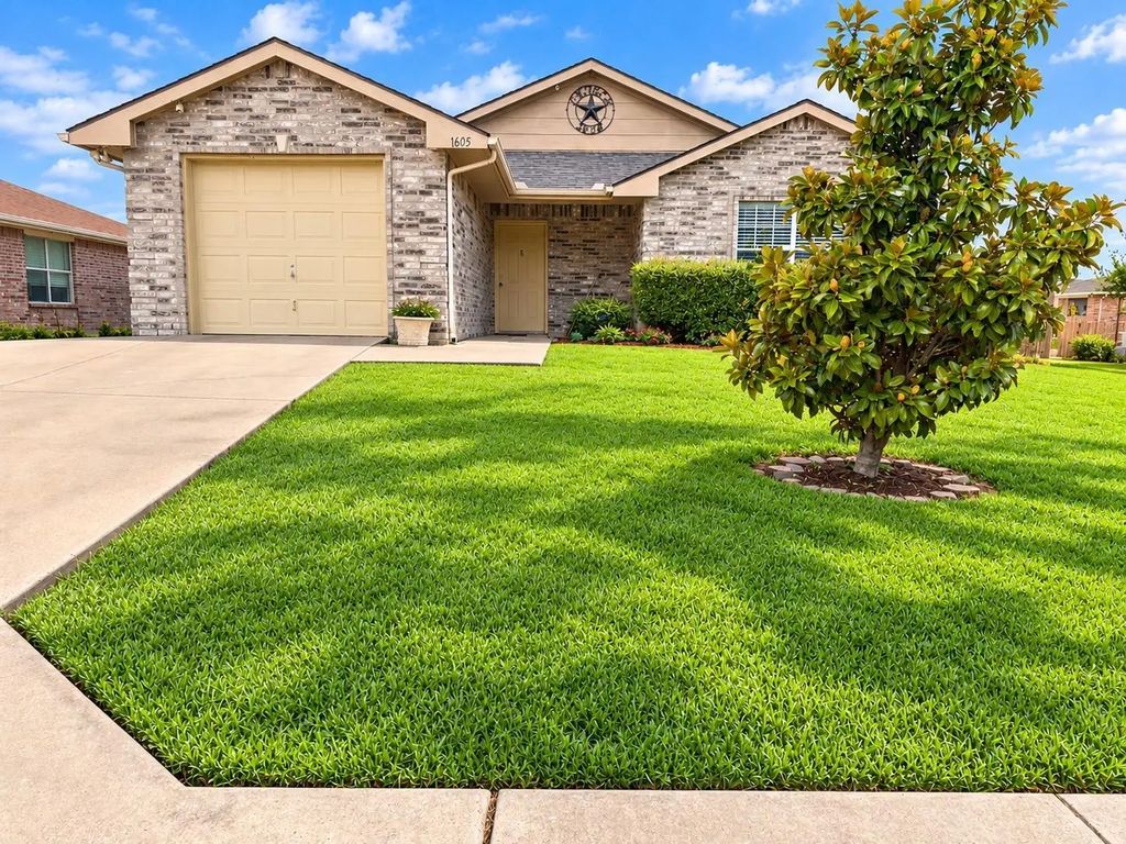 1605 Canary Island Court, Dallas