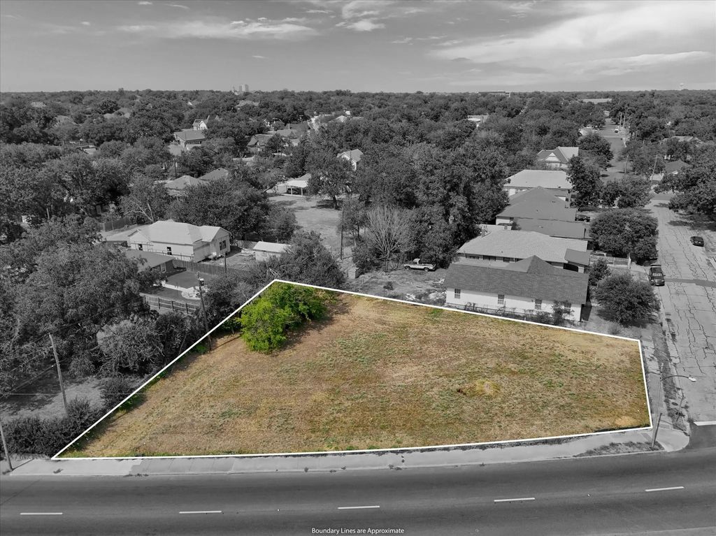 1401 W Waco Drive, Waco