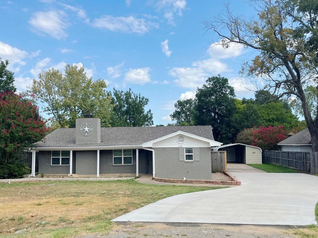 615 E Fairview Street, Blossom