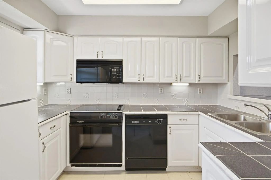 2732 Copper Creek Drive 202, Arlington