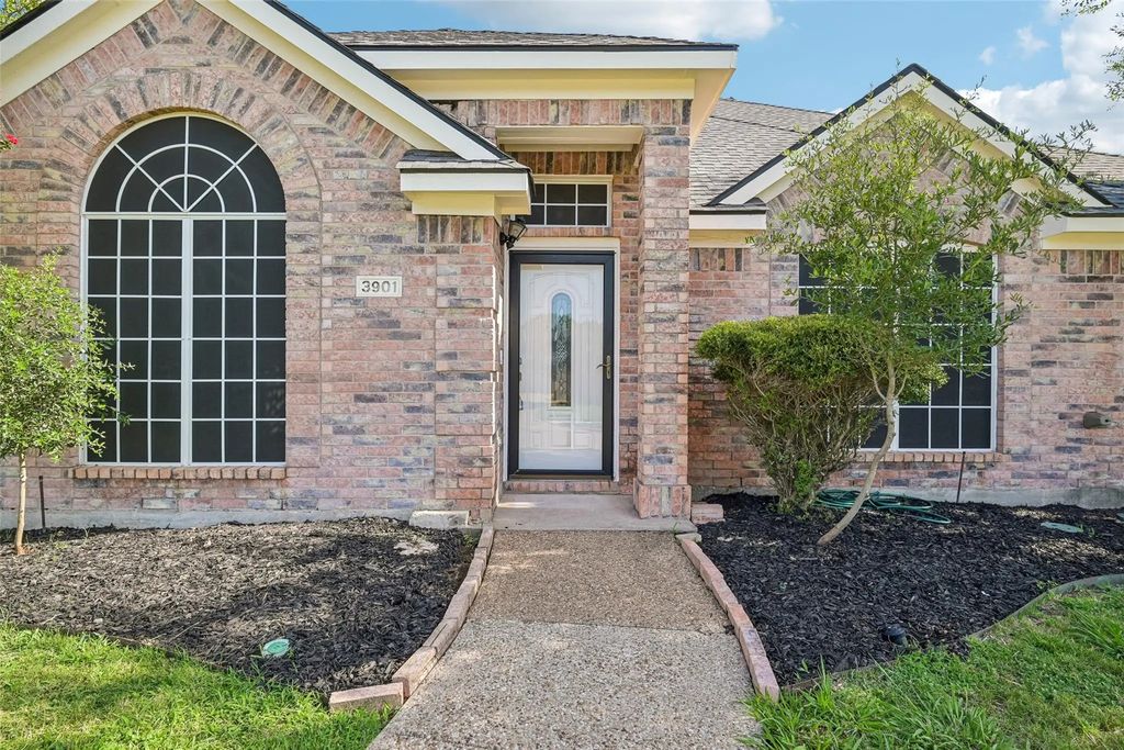 3901 Rolling Hills Drive, Plano