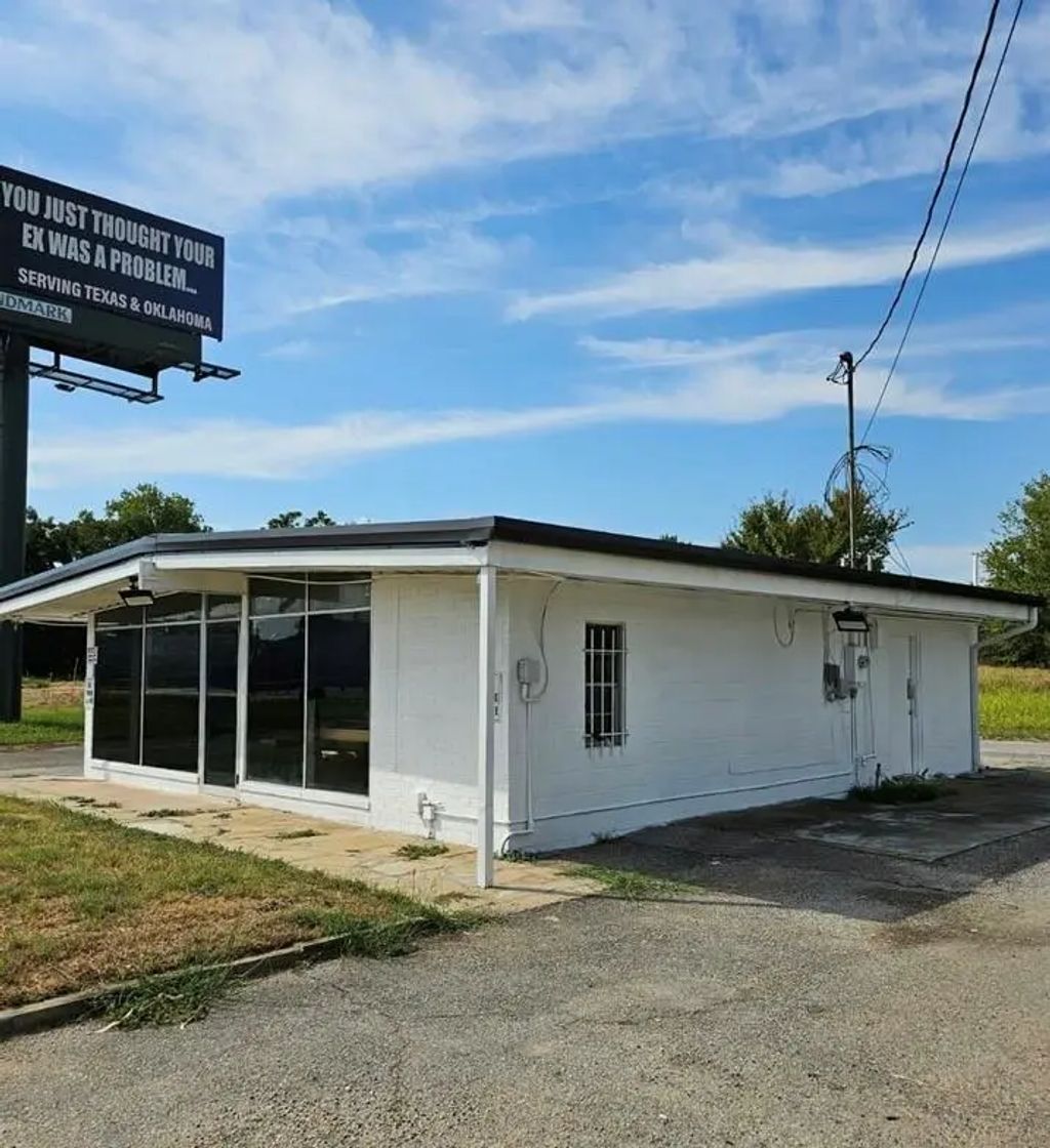 1604 S Sam Rayburn Freeway, Sherman