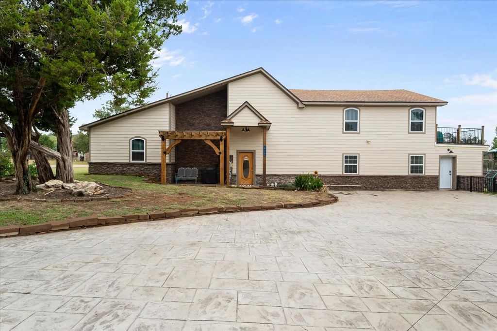 419 Sky Harbour Court, Granbury