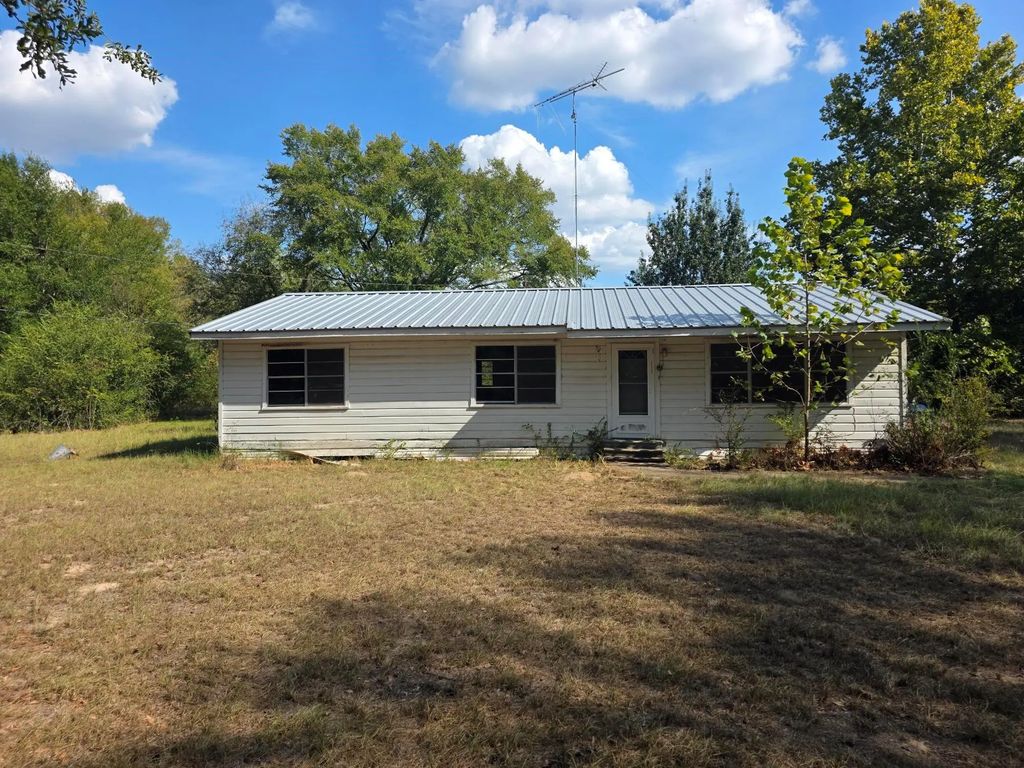 2329 S State Highway 37, Mineola