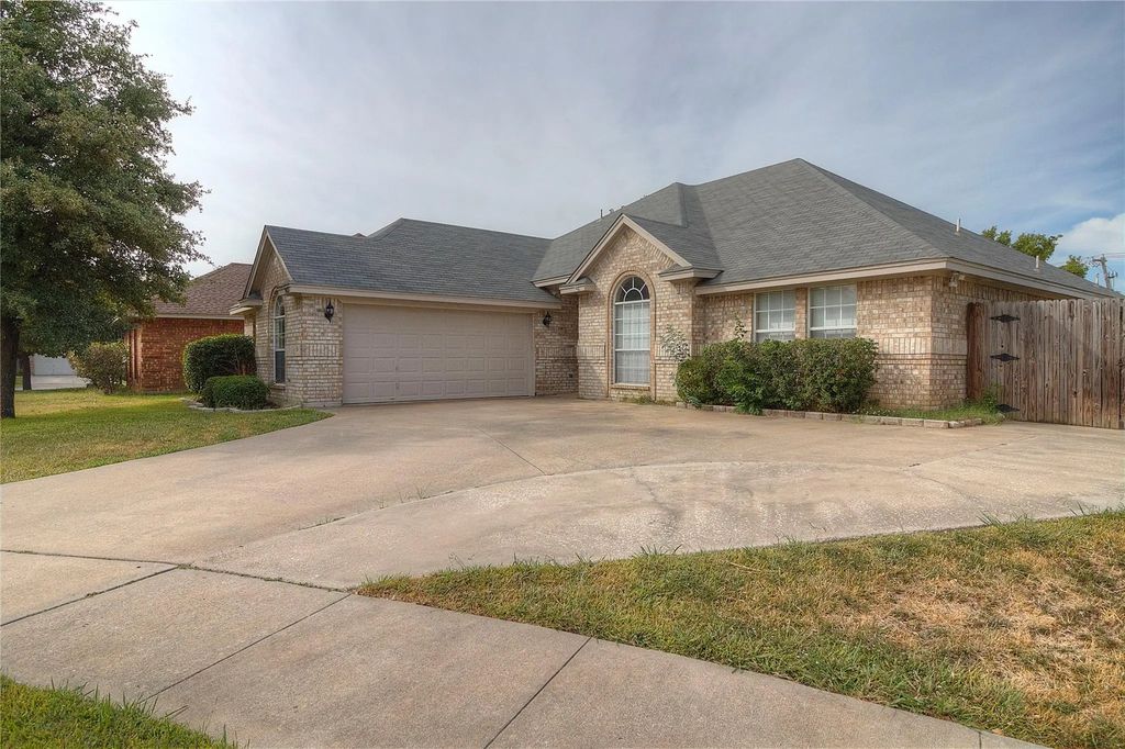 7655 Cypress Court, North Richland Hills
