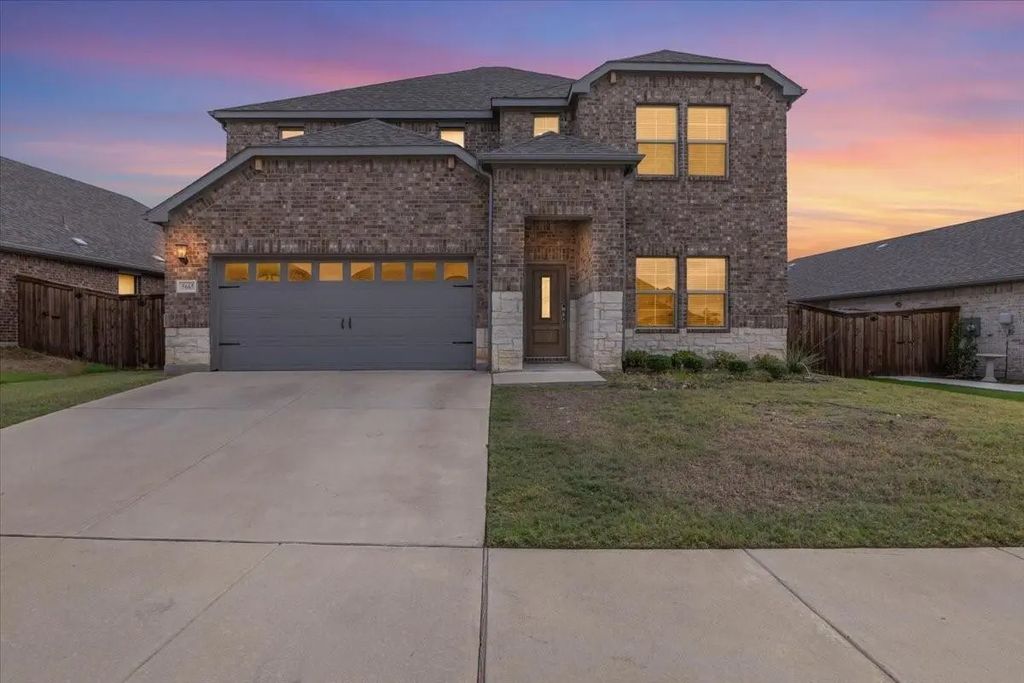 5665 Castle Peak Bend, Fort Worth