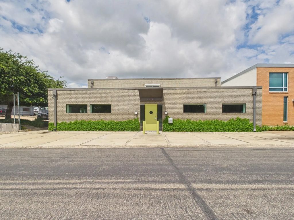 1111 Lagoon, Dallas