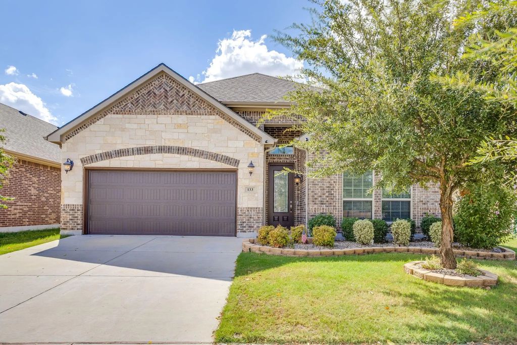 133 Mineral Point Drive, Aledo