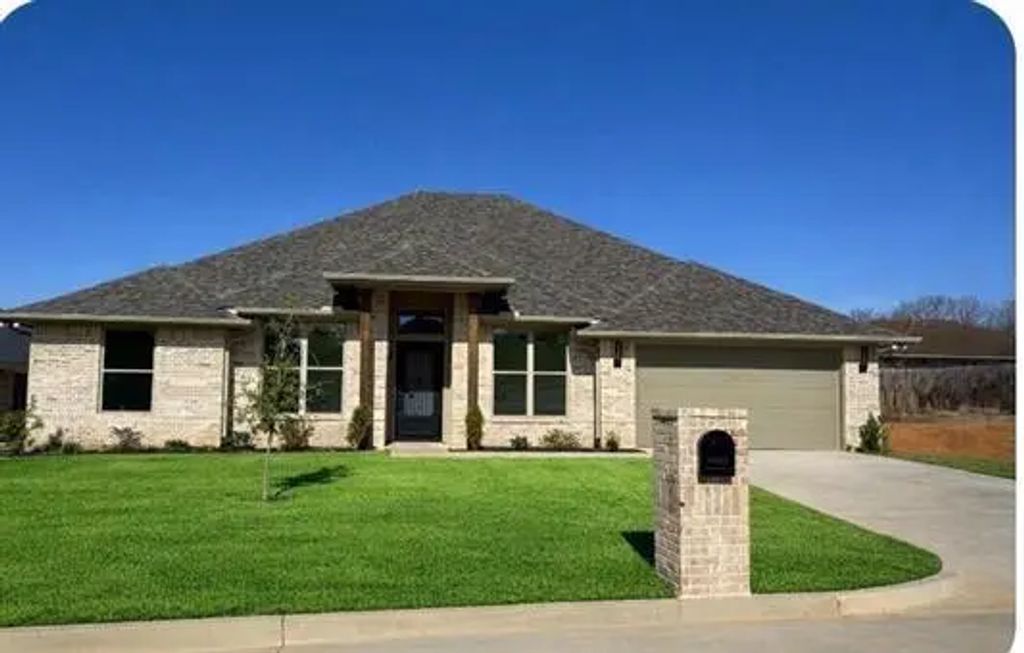 2511 Windmill Lane, Longview