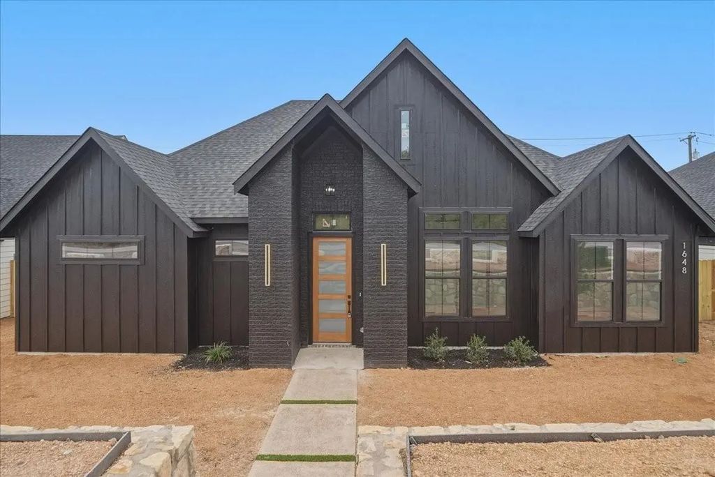 1648 W Wintergreen Road, Lancaster
