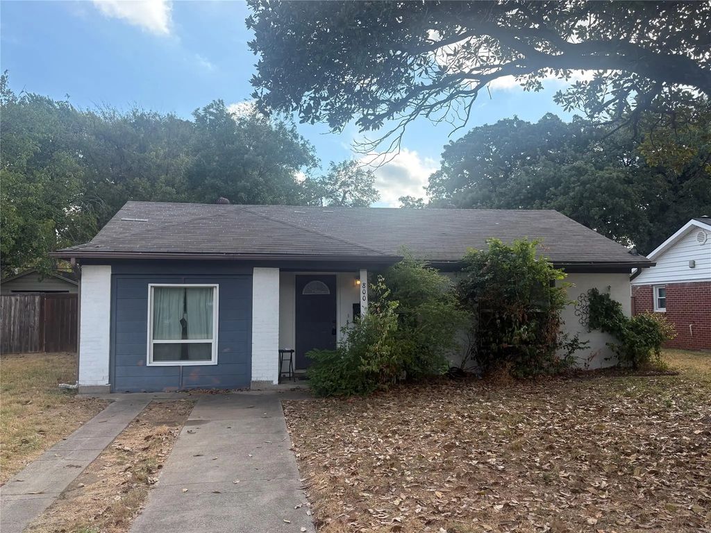 800 Lynda Drive, River Oaks