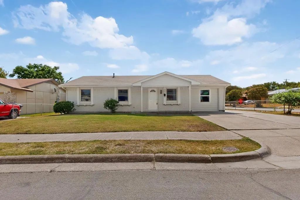 3204 Pacesetter Drive, Dallas