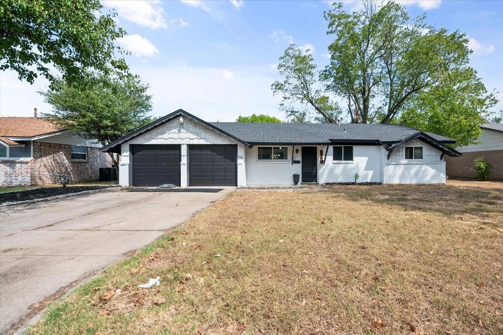 316 Wintercrest Road, Burleson