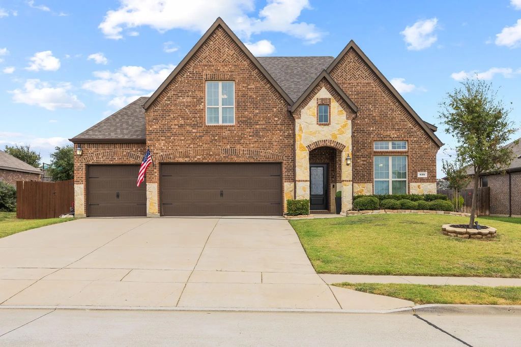 639 Woodridge Drive, Oak Point