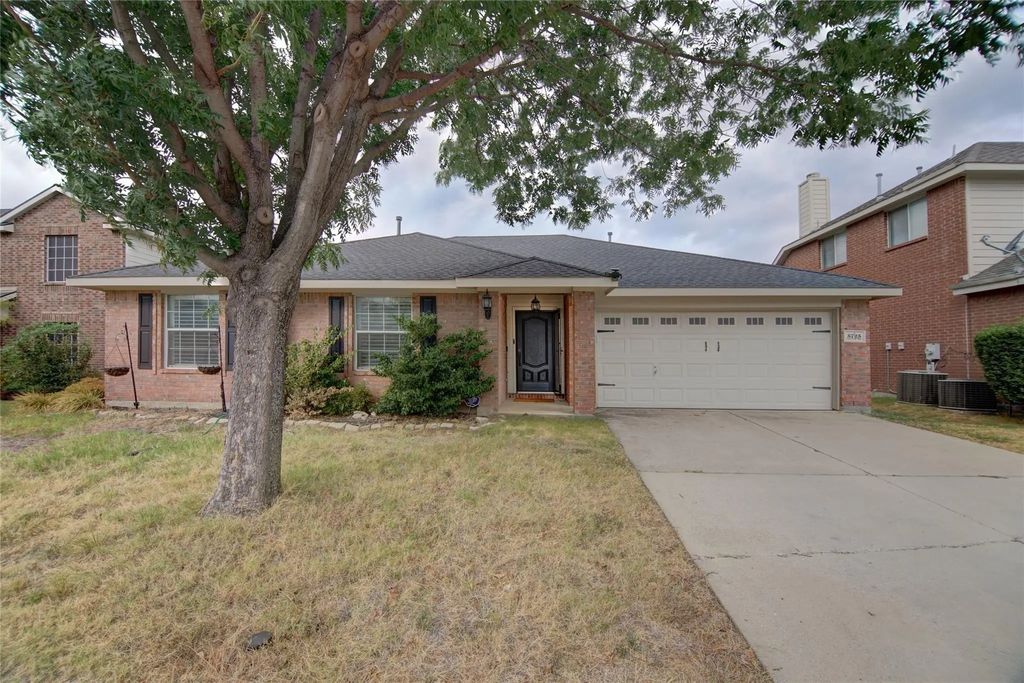 5725 Lionfish Way, Fort Worth