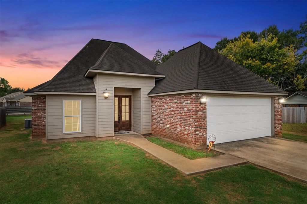 101 Jason Lane, Natchitoches