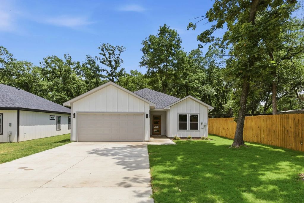 14583 Cherokee Lane, Log Cabin