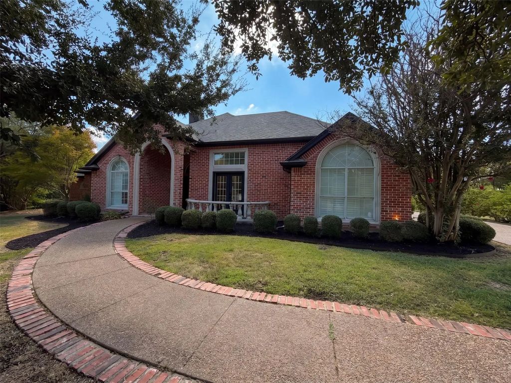 2836 S Lakeview Drive, Cedar Hill