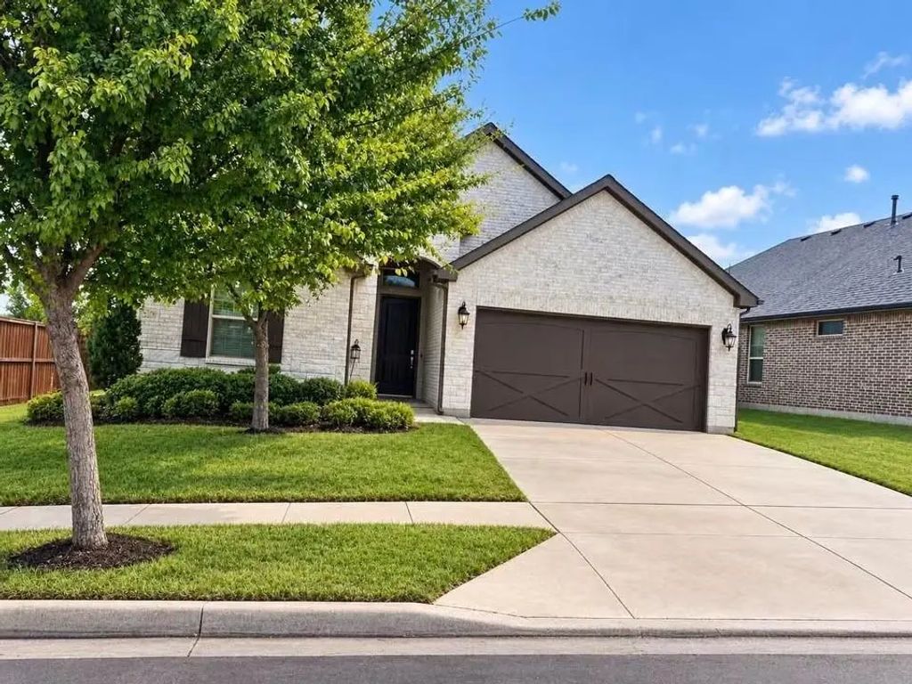 260 Gill Point Lane, Aledo