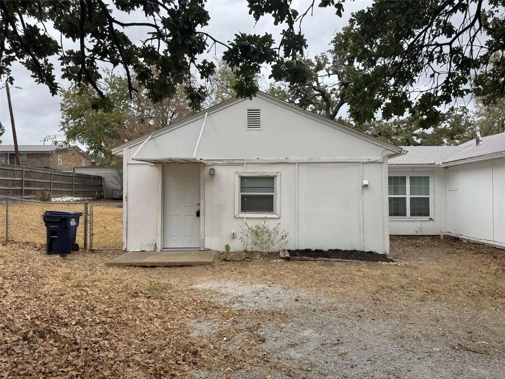 708 Ioof Street B, Denton