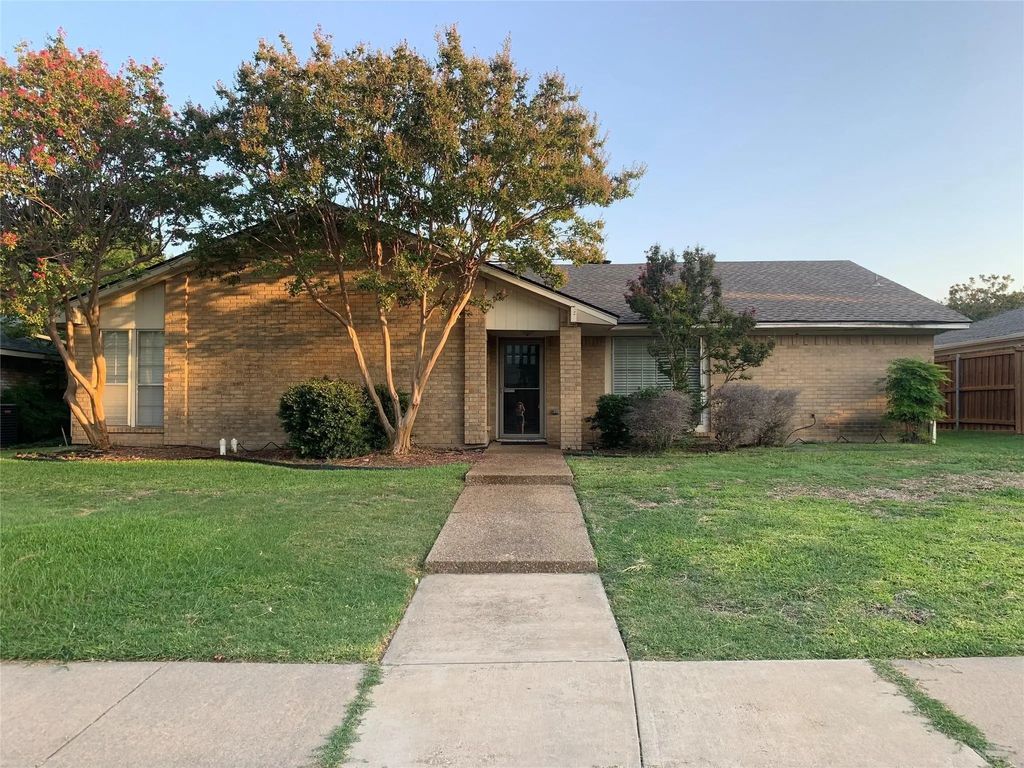 2504 Glen Forest Lane, Plano