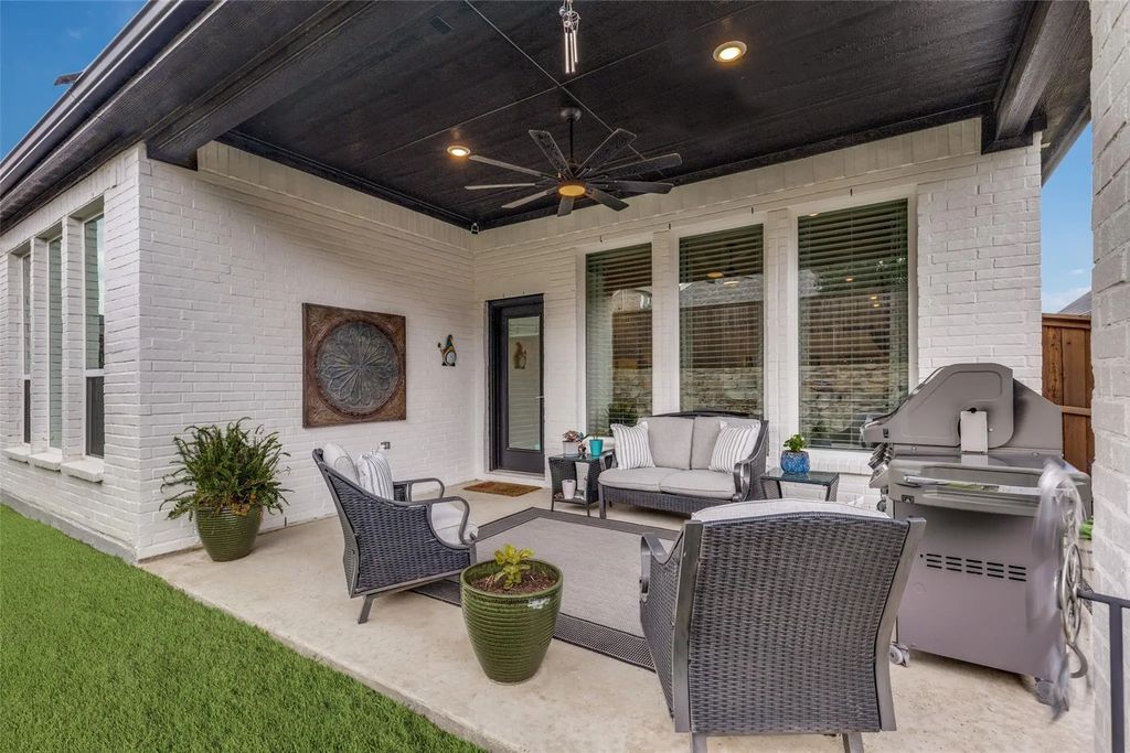 229 Savannah Lane, Oak Point
