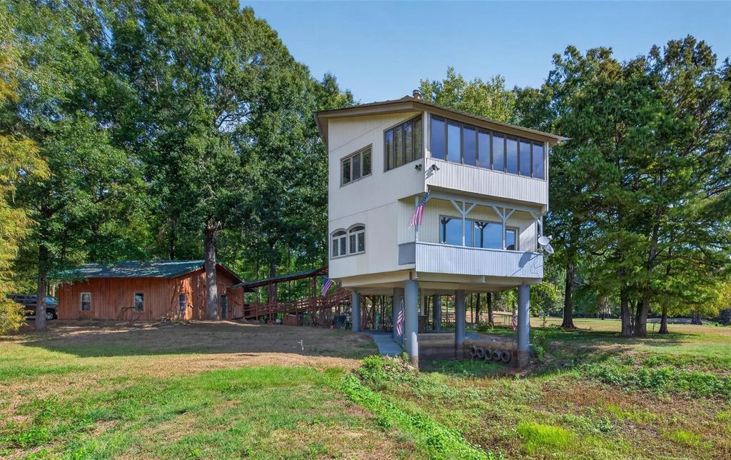 350 Brushy Creek Road, Sibley