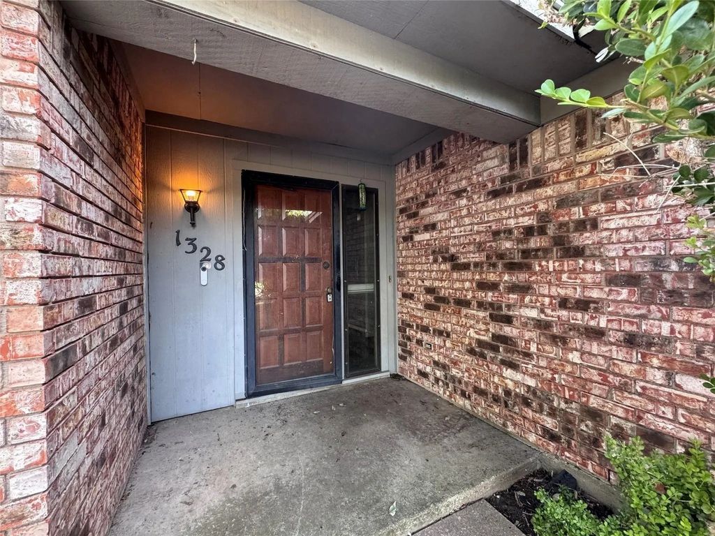 1328 Timbercreek Road, Benbrook