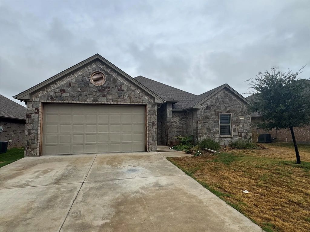 3205 Windcrest Drive, Granbury
