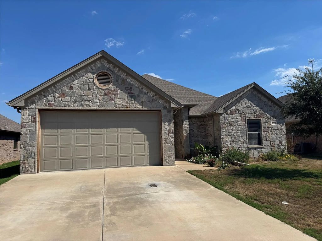 3205 Windcrest Drive, Granbury