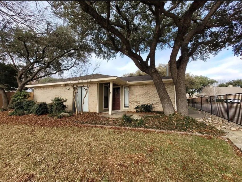1801 W Spring Creek Parkway, Plano
